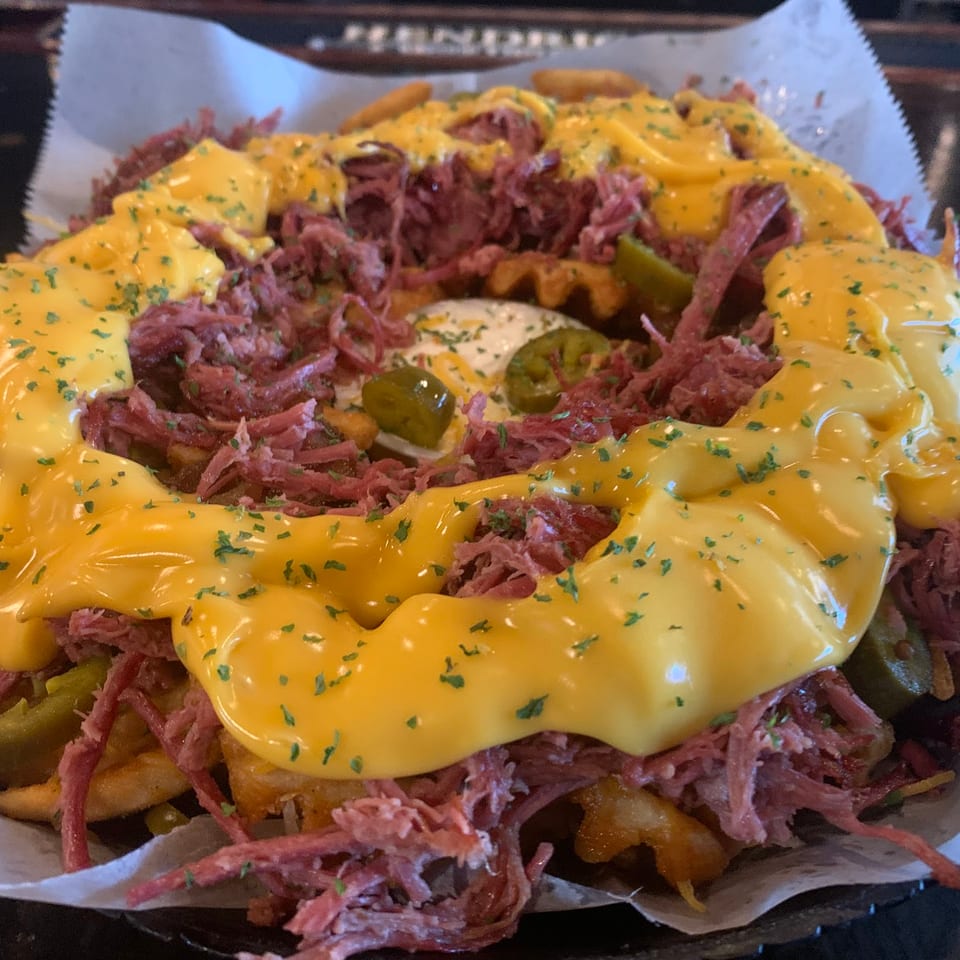Waffle fries topped with shredded corned beef, melted cheese, jalapeños, and a dollop of sour cream.